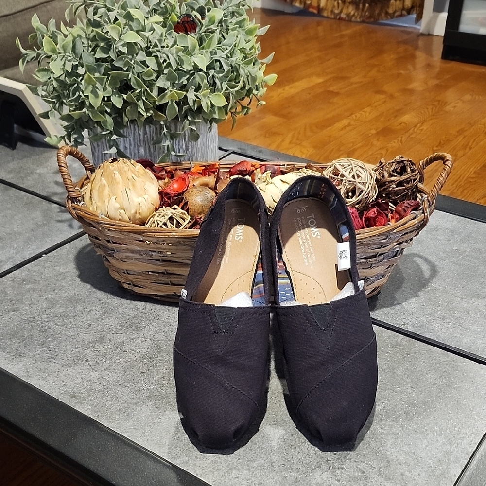 TOMS Women's Classic Black Loafers